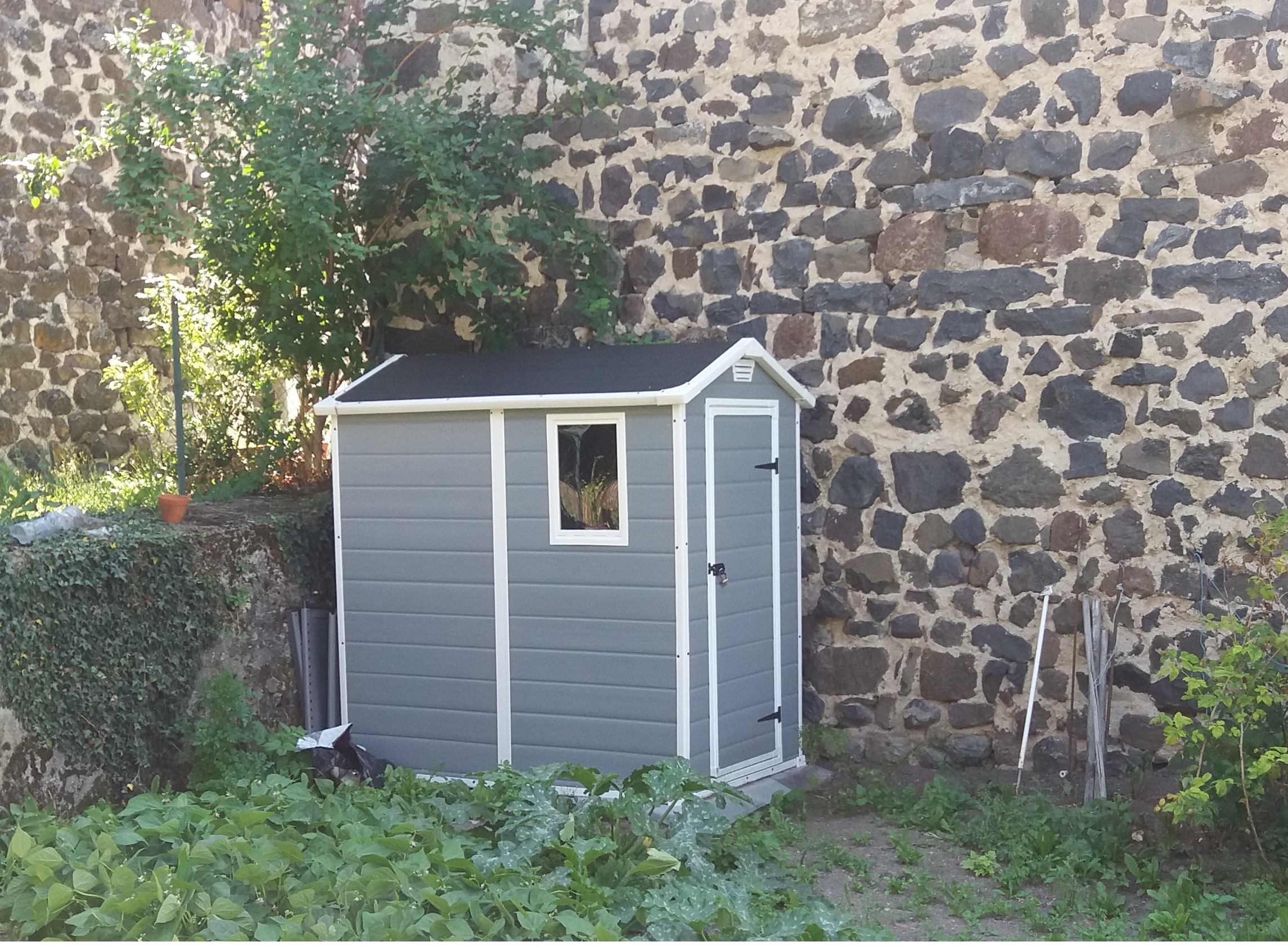 cabanon de jardin en résine PVC pour l'hiver