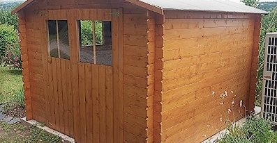 cabane de rangement en bois