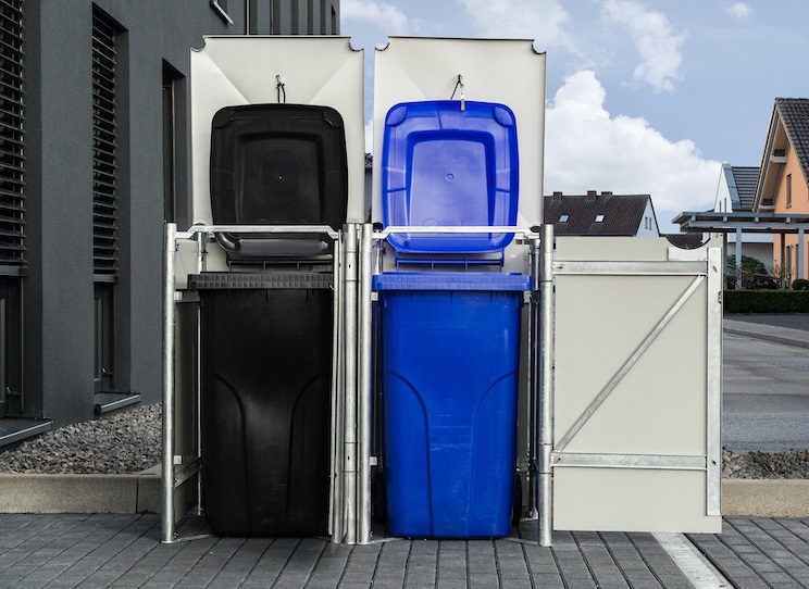 abri poubelles métalliques