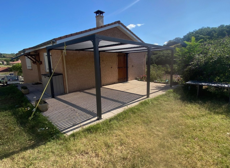 pergola bioclimatique non fixée dans le béton