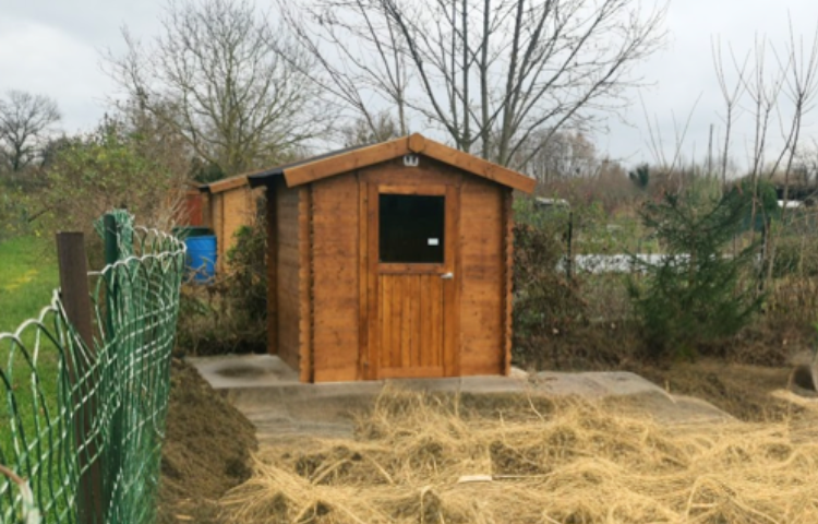 jardin associatif avec son abri